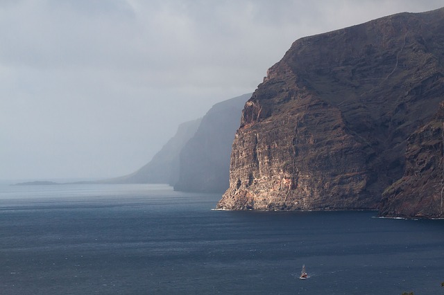 Los Gigantes Cliffs
